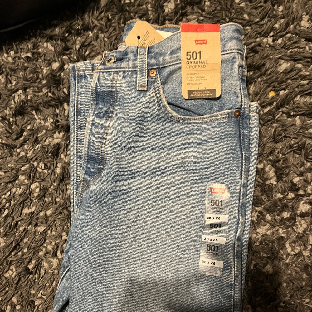 Women Levi 501 cropped 28x26